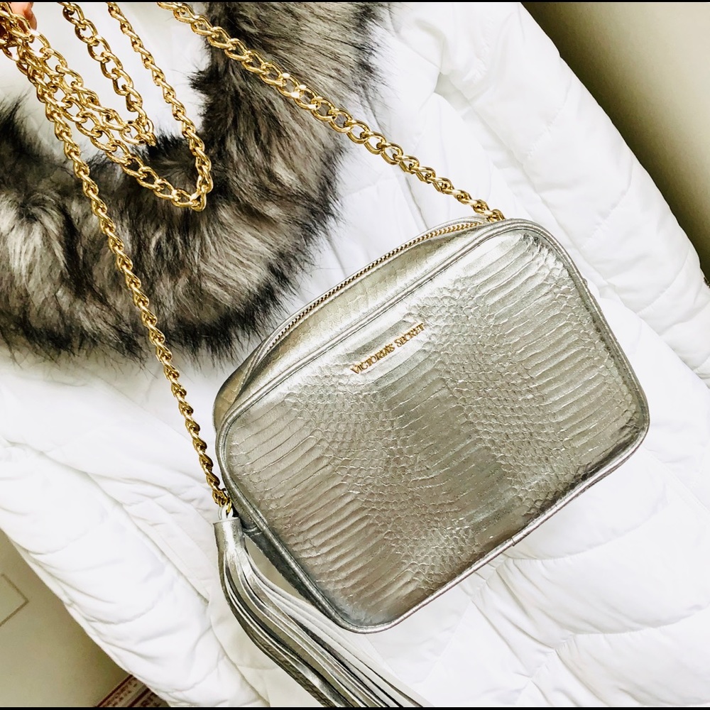 SOLD⚡️VICTORIA’S SECRET⚡️Metallic Tassel Crossbody Bag - Picture 2 of 11